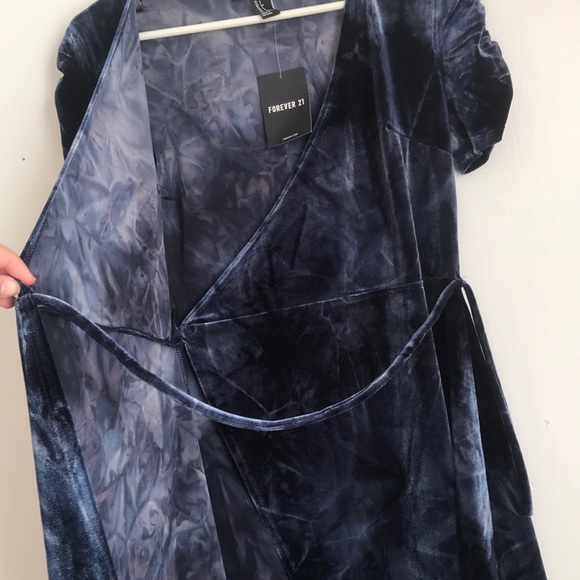 ✅Forever21 velvet dress navy blue size s - Picture 6 of 7
